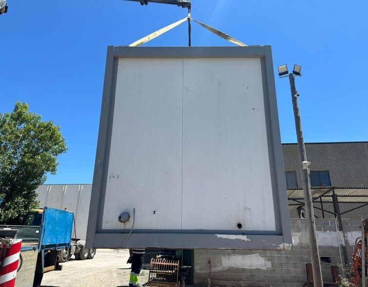 - BARAQUE DE CHANTIER
